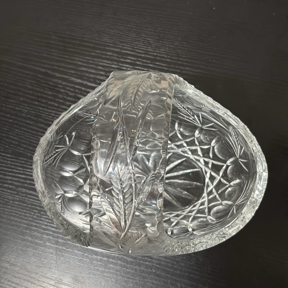 Vintage crystal basket - Picture 2 of 9